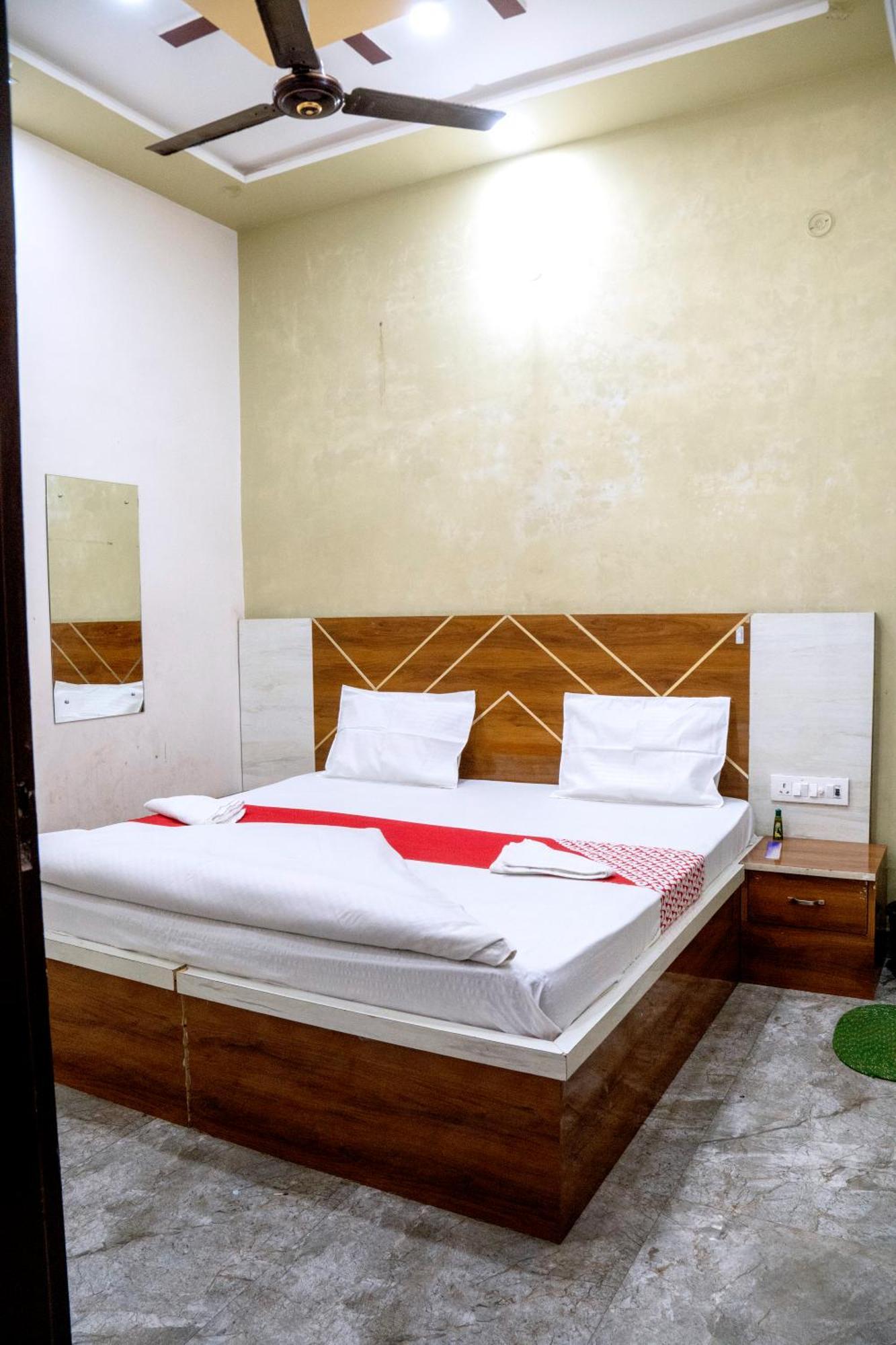 Hotel An Palace Агра Екстериор снимка