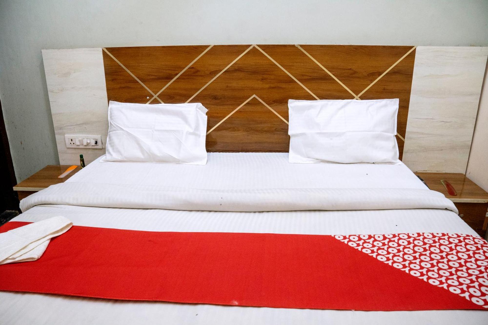 Hotel An Palace Агра Екстериор снимка