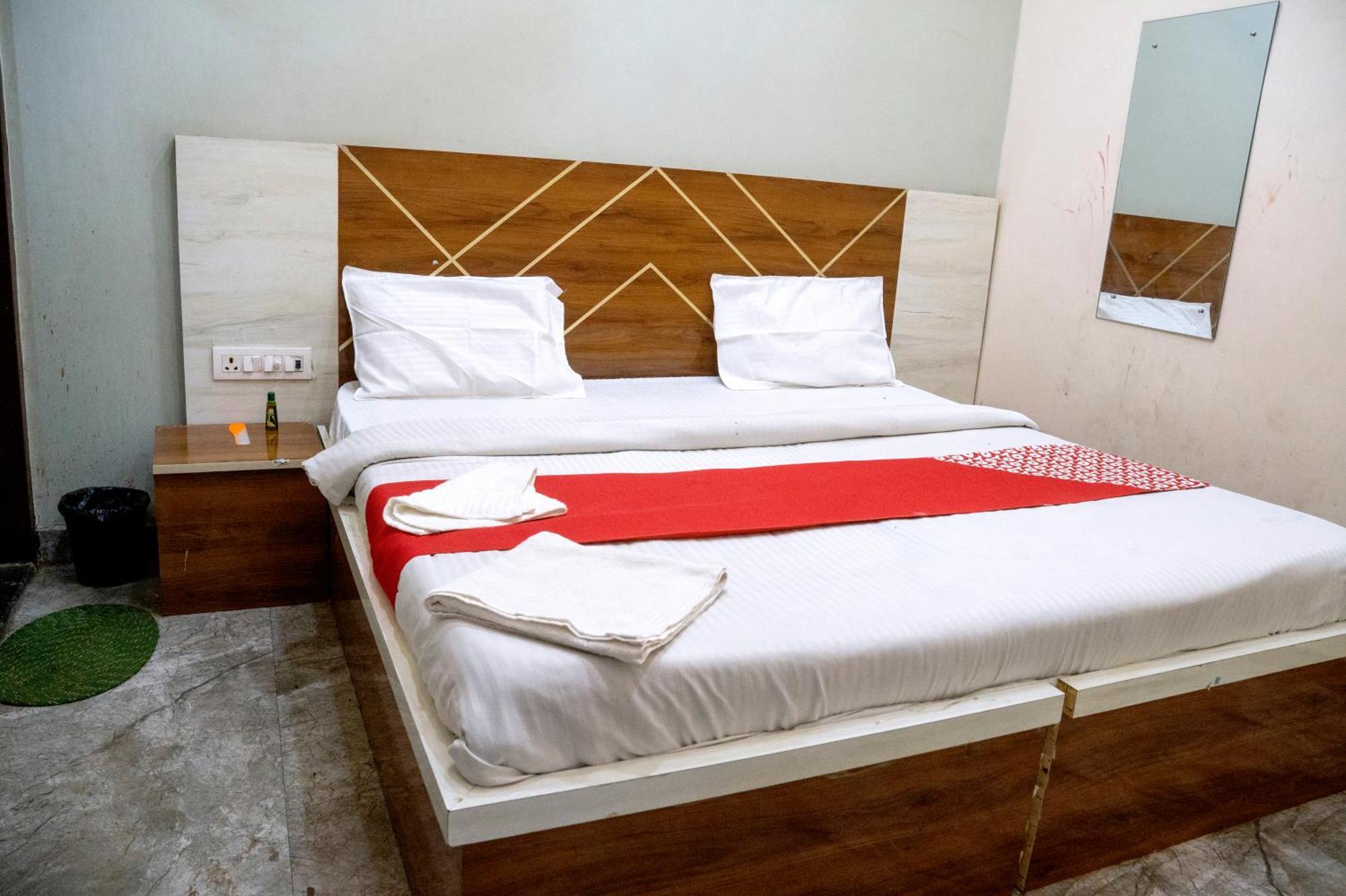Hotel An Palace Агра Екстериор снимка
